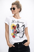 Tricou pictat manual Femeia la 30 de ani