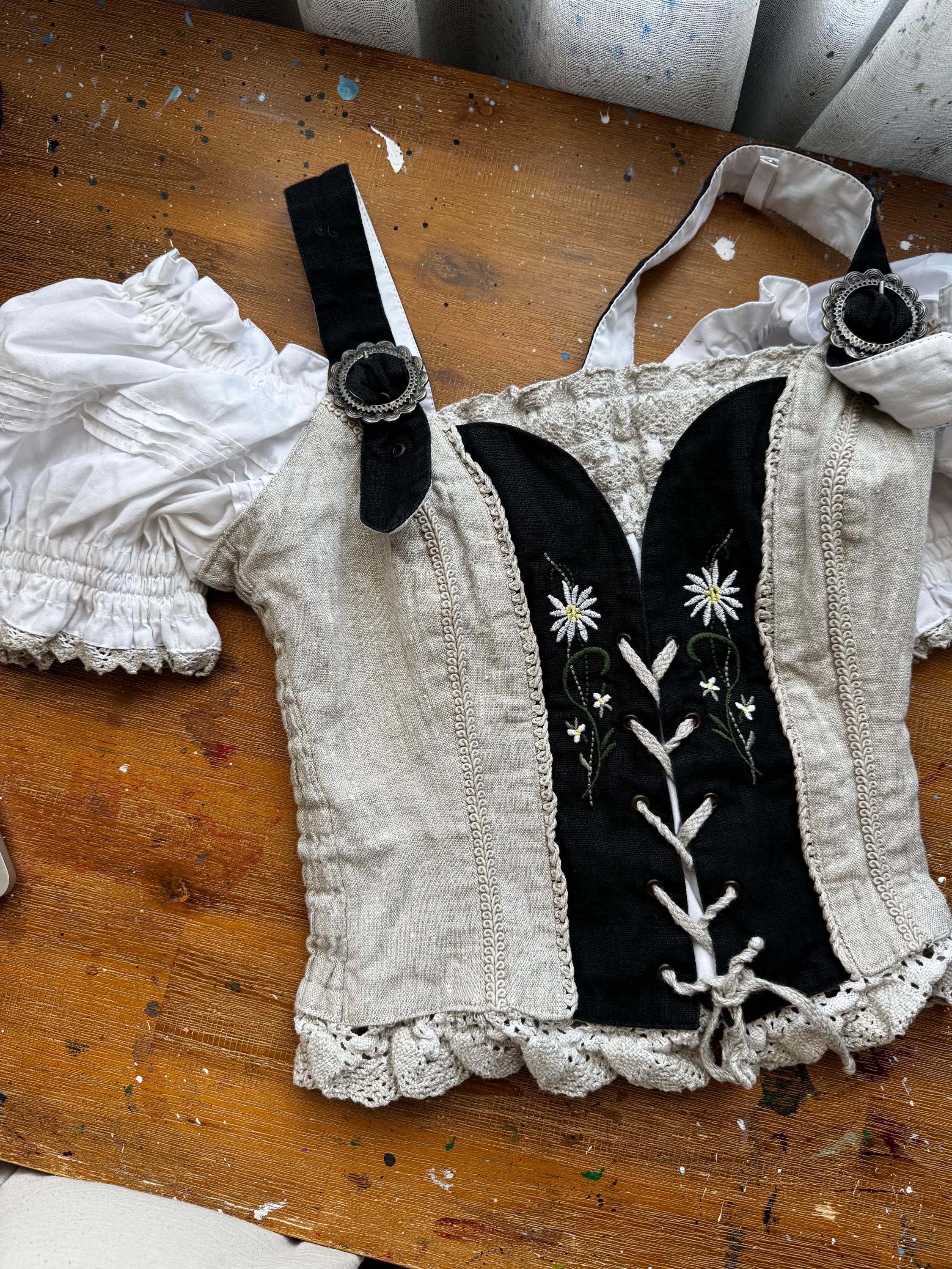 Vintage Landhaus Dirdnl corset bodice austrian tachen top