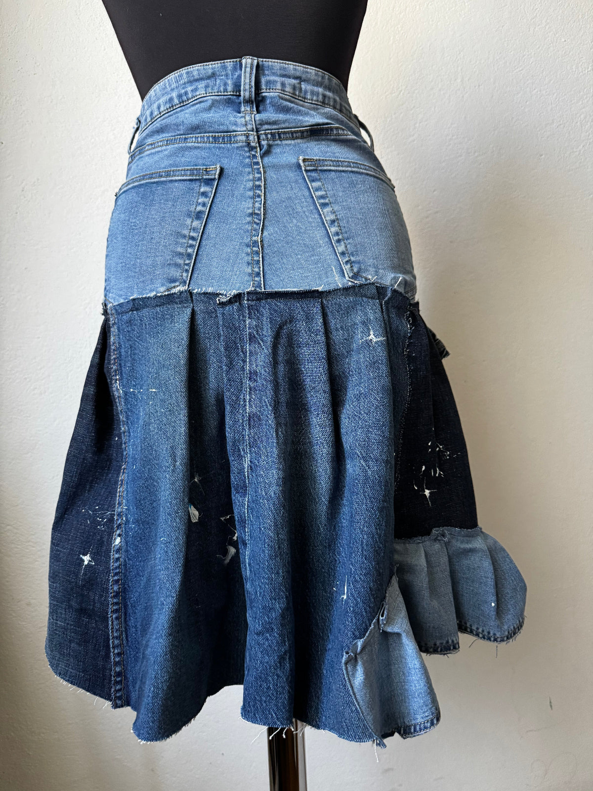 Upcycled_denim_skirt_handpainted_moon