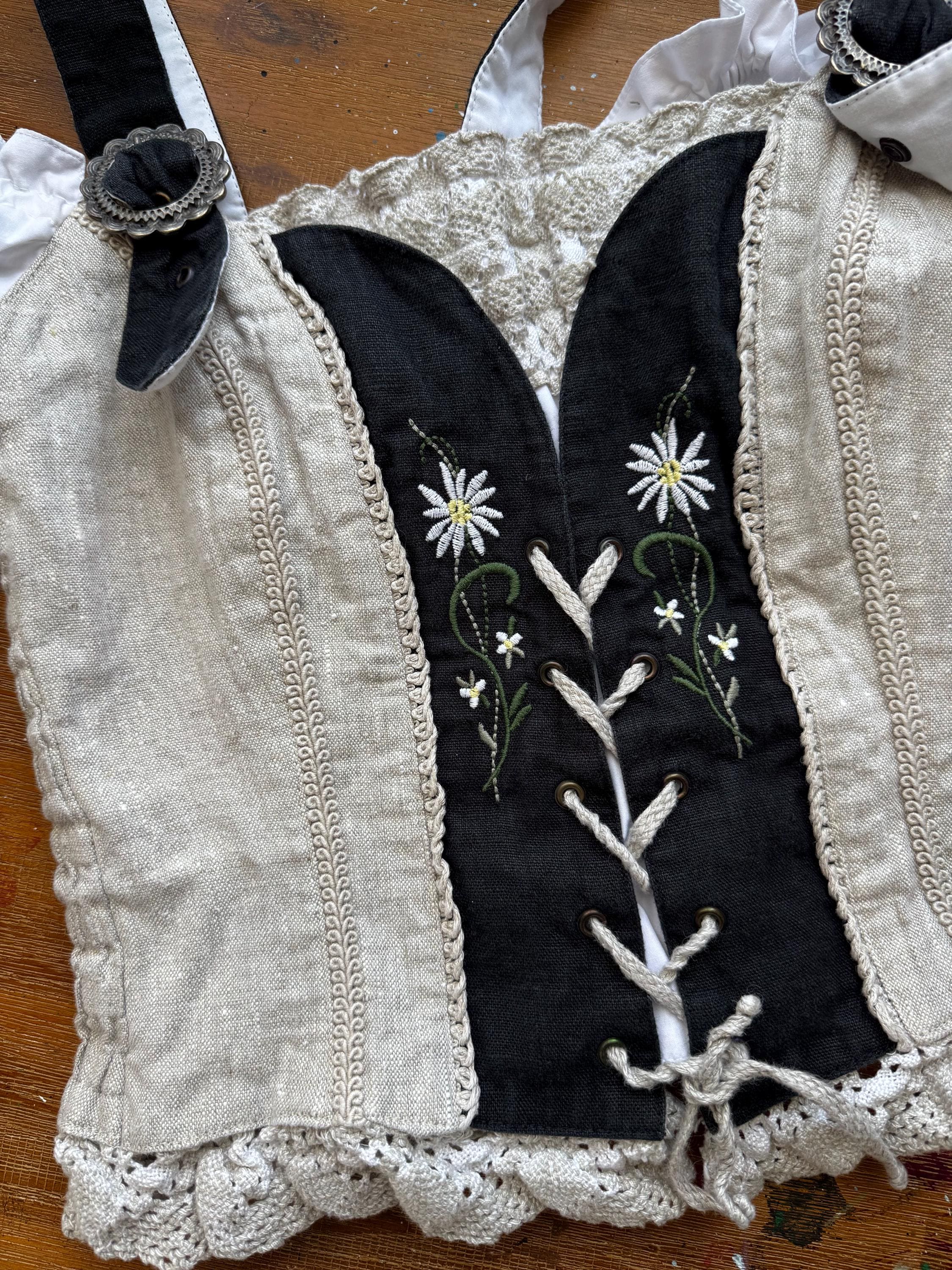 Vintage Landhaus Dirdnl corset bodice austrian tachen top