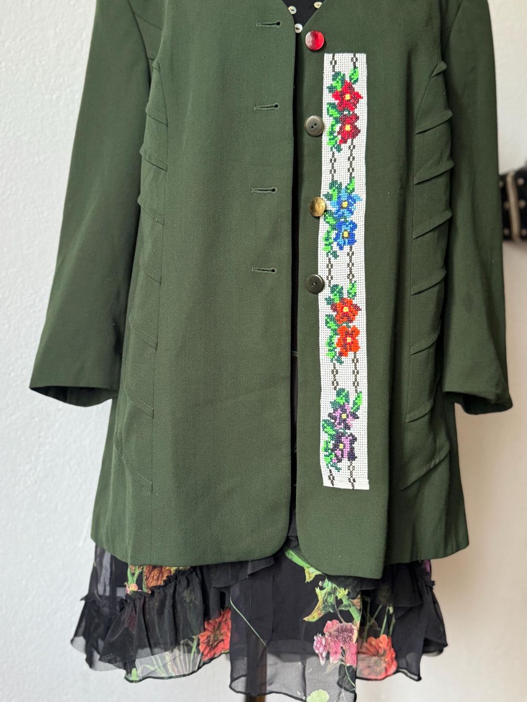 Vintage Green Wool-Blend Blazer with Traditional Folk Floral Cross-Stitch Embroidery